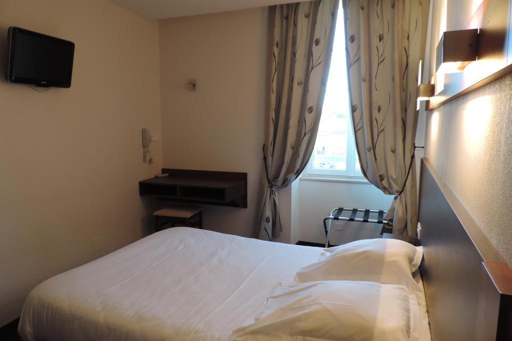Hotel De France Еспалион Екстериор снимка